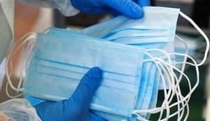 Використані маски потрібно 3 доби тримати в пакеті і лише потім викидати, - глава Міністерства захисту довкілля Абрамовський