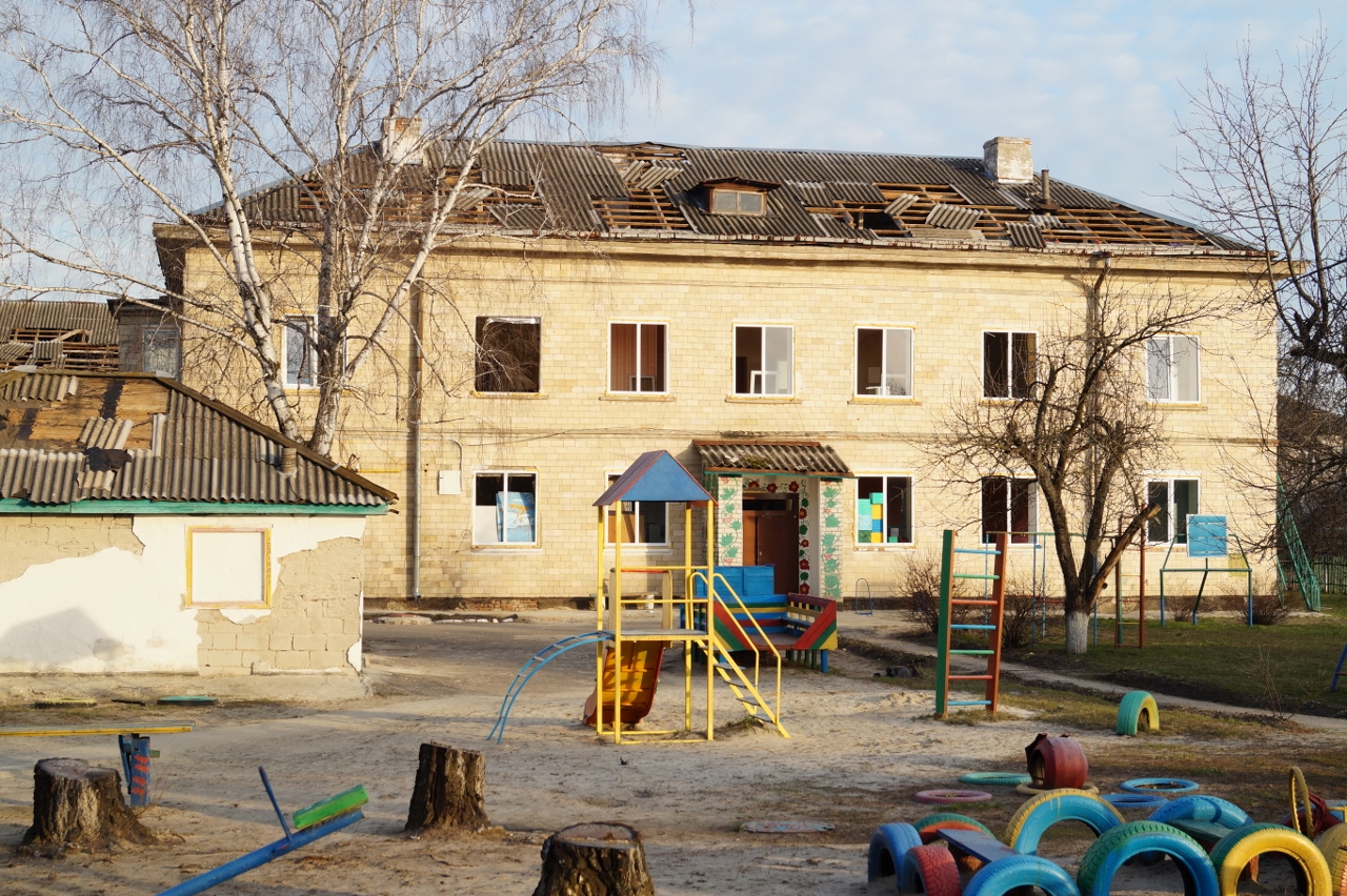 Взрывы в Балаклее: Очереди за гуманитаркой, сорванные крыши, разбитые окна,  разрушенные дороги: последствия взрывов боеприпасов в Балаклее.  ФОТОрепортаж | Цензор.НЕТ