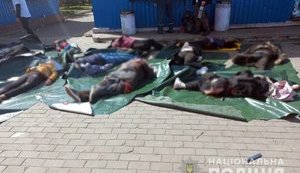 Нацполіція про обстріл вокзалу Краматорська: Ракета влучила у тимчасовий зал очікування, де перебували сотні людей, серед загиблих є діти. ФОТО 18+