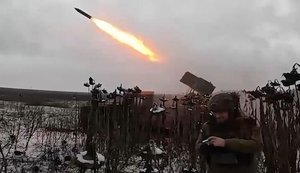 "Залп - і валим, щоб нас не забульбенили": воїни бригади "Гарт" б’ють по окупантах із РСЗВ "RAK". ВIДЕО