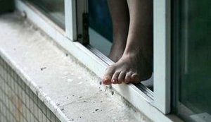 14-річна дівчинка зістрибнула з 18-го поверху в Святошинському районі Києва (оновлено)