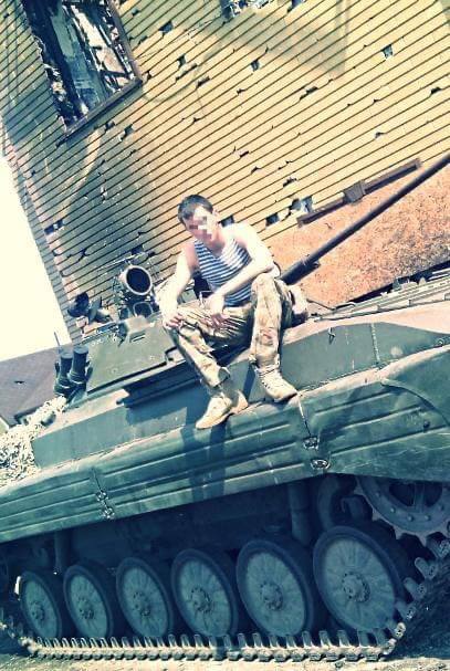 Командир снайперів Влад, позивний Санта: Проміж крапель ходжу поки. Бронік надирявили мені, таке було… 03