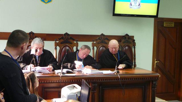 безъязыков