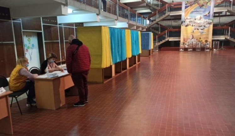 Довибори в Раду: на Прикарпатті другу добу не здійснюється підрахунок голосів, - ЧЕСНО. ФОТО