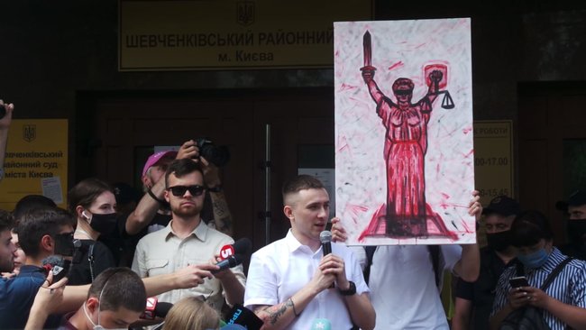 На акції на підтримку Стерненка сталися бійки між мітингувальниками і правоохоронцями: є затримані 07