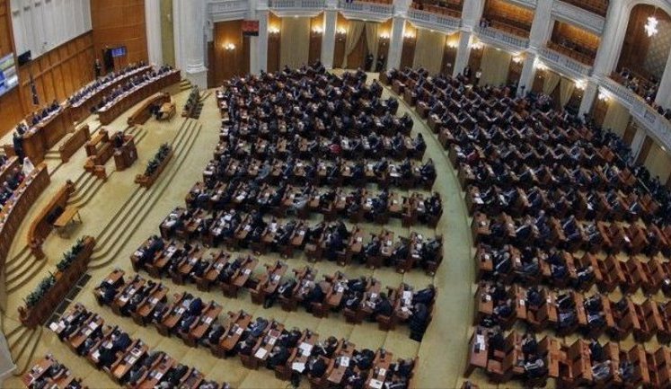 Румынский парламент установил рекорд голосов за отставку правительства: к власти могут прийти антиукраинские силы