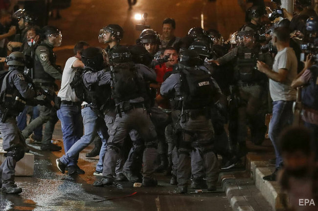 Ракетні обстріли і вуличні заворушення: кадри з Ізраїлю 28