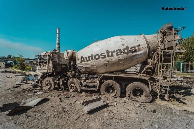 Дві ракети РФ влучили по базі компанії "Автострада" у Києві