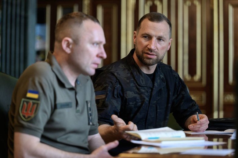 Зеленський заслухав доповіді Драпатого, Хмари та Паліси