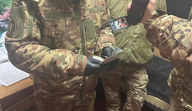 Военный предлагал взятку чиновнику учебного центра на Кировоградщине за побег со службы, - ГБР. ФОТОрепортаж