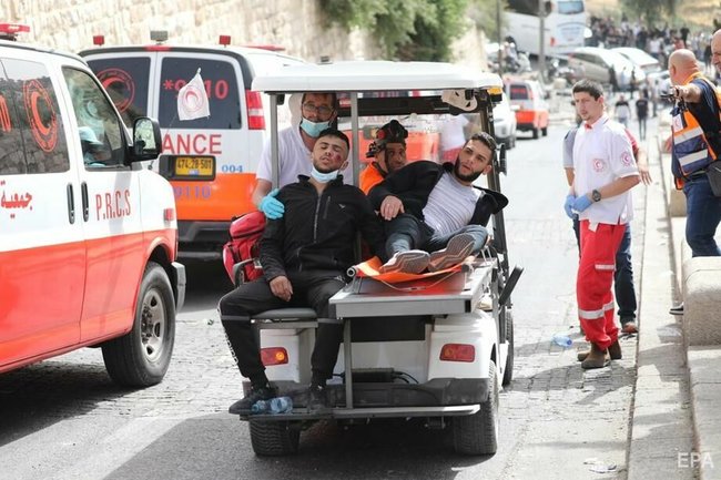 Ракетні обстріли і вуличні заворушення: кадри з Ізраїлю 36