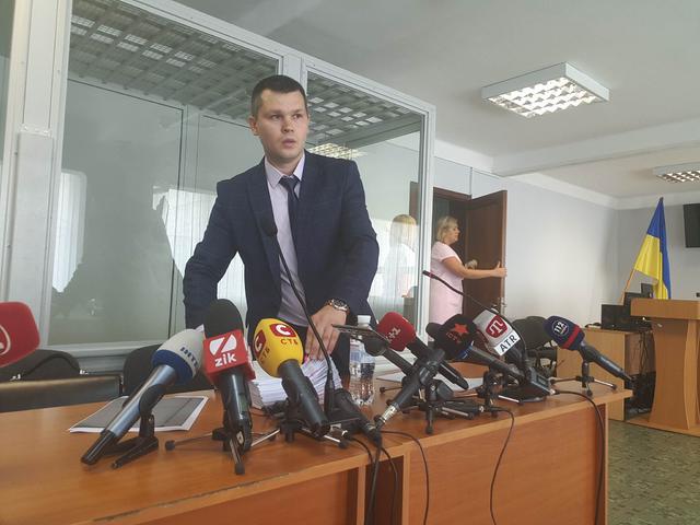 Trial over Yanukovych 02
