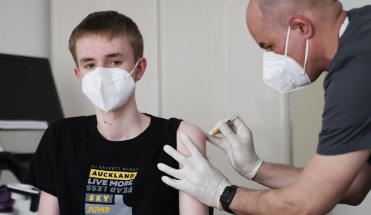 Даже одна доза вакцины позволяет снизить риск тяжелого протекания COVID-19, - иммунолог Лапий