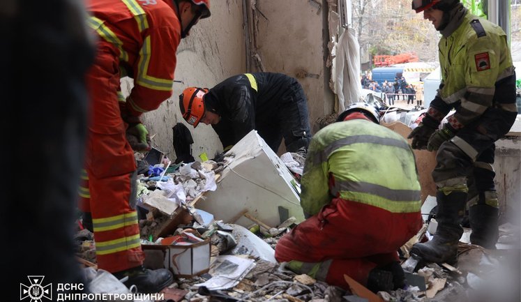 Аварийно-спасательные работы в Днепре завершены: трое погибших, 12 пострадавших, в том числе двое детей. ФОТОРЕПОРТАЖ