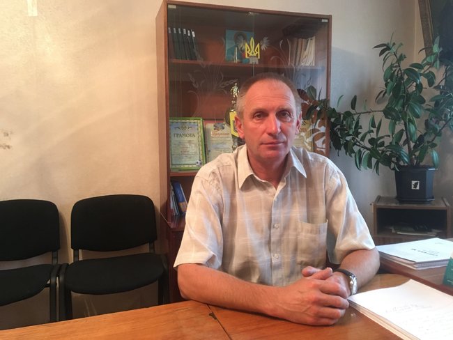 Храм розбрату: Віряни села на Рівненщині моляться в гаражі, доки триває війна церков 07