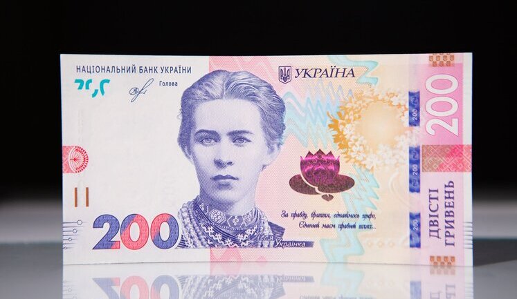 Кабмин заложил в госбюджет повышение минимальной зарплаты на 200 гривен