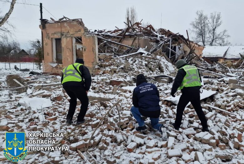 Consequences of shelling of Chuhuiiv in Kharkiv region: S-300 rockets hit city. Woman died. 3 people were injured 03