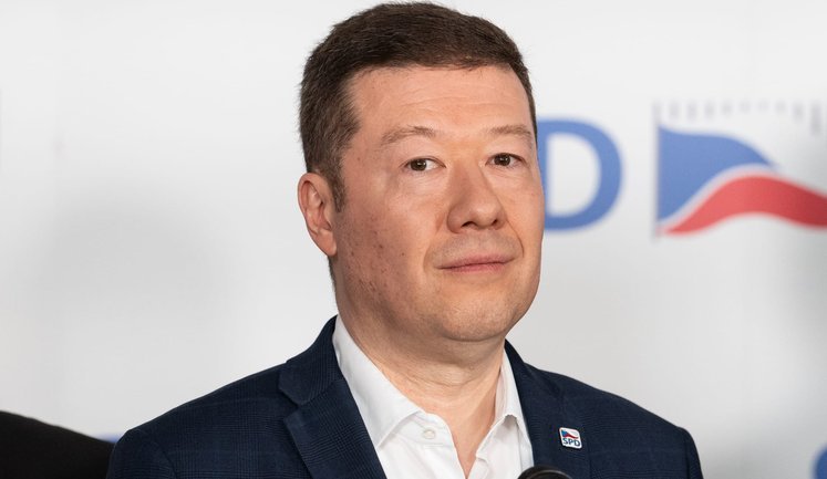 Лідер чеських популістів Окамура вимагає переглянути дозвіл на проживання усіх українців