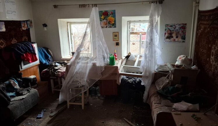 Occupiers attacked two districts of Dnipropetrovsk region: two wounded, damaged houses, administrative building and gas pipeline. PHOTOS