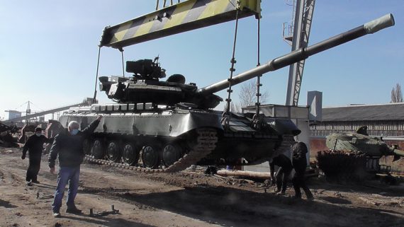Ukrainian Armed Forces receive upgraded T-80 tanks 08