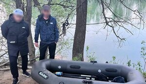 Задержаны двое мужчин, которые на лодке пытались попасть в Венгрию, - Госпогранслужба. ФОТО