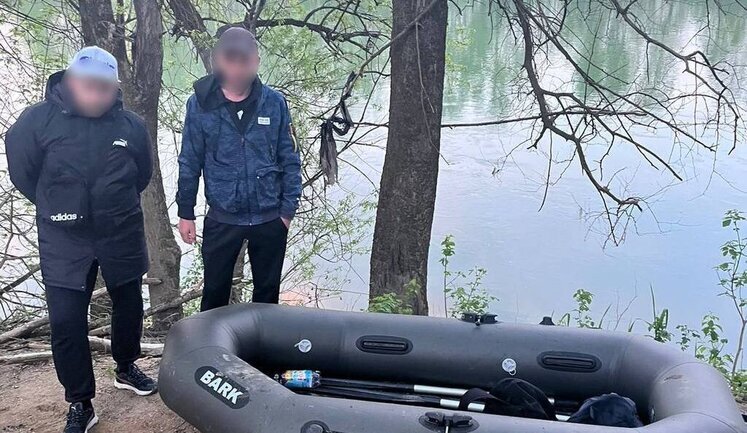 Задержаны двое мужчин, которые на лодке пытались попасть в Венгрию, - Госпогранслужба. ФОТО