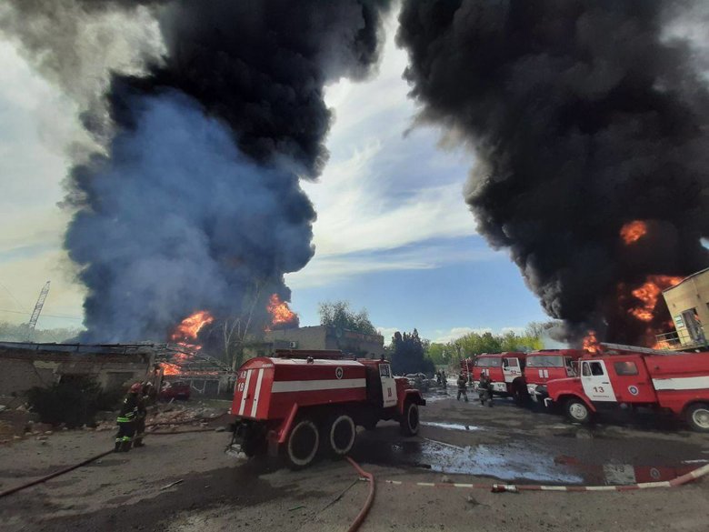 В окупованій Макіївці горить нафтобаза 02 В окупованій Макіївці горить нафтобаза 02