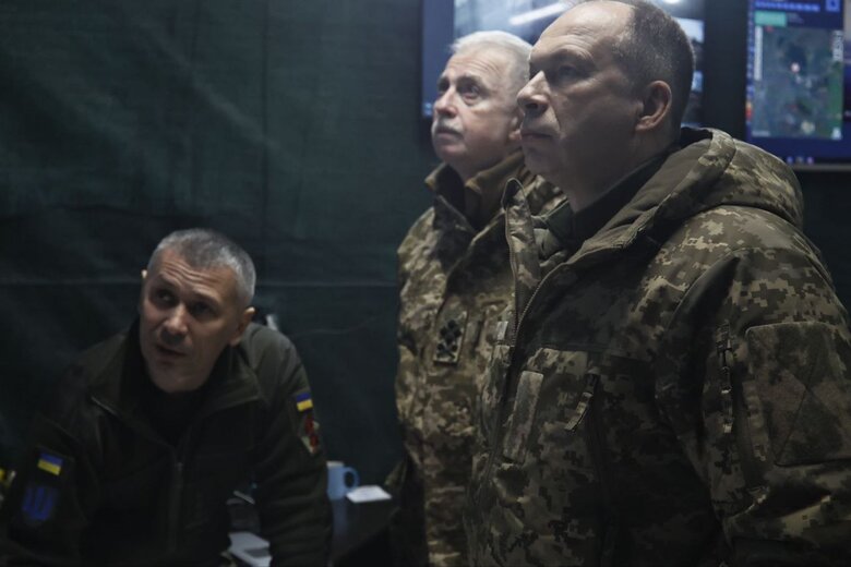 Сирський приїхав до Бахмуту: Бої тривають на околицях, росіяни хочуть оточити місто 01