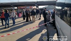 Конфликт в маршрутке: двое пьяных угрожали пассажирам пистолетами. ФОТО