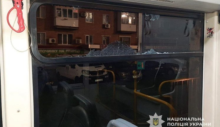 У Кривому Розі хлопець вистрілив 16-річній дівчині в око з пневматичної зброї: його затримали. ФОТОрепортаж