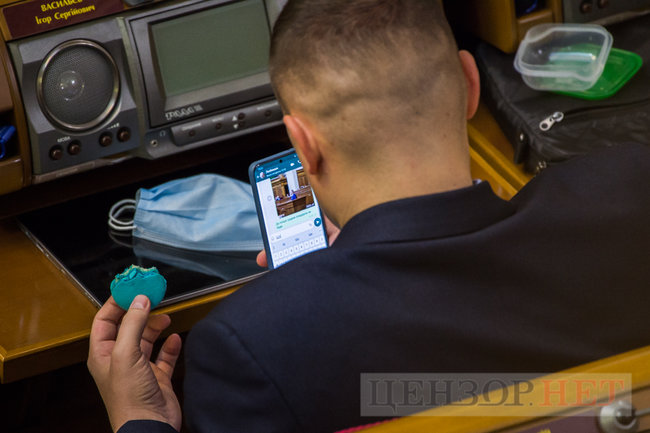 Книга про чекістів для Папієва, Шуфрич обговорює купівлю картини, слуги народу обурюються через протести ФОПів: 100% це охлократія, - день роботи ВР 4 грудня 28