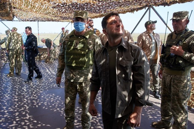 Zelenskyi watches military exercises in Mykolaiv region 05