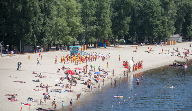 Влада Києва витратить 7 мільйонів гривень на пісок для закритих пляжів