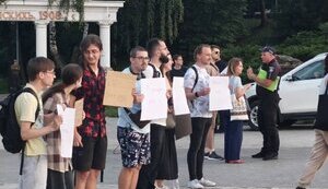 Сум’яни протестували проти закону №12414: поліція заявила, що без дозволу ОВА - заборонено. ВІДЕО+ФОТОрепортаж