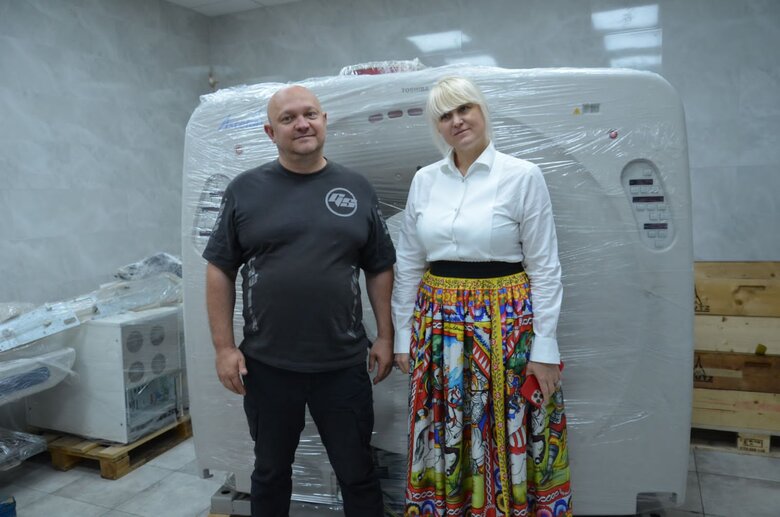 Лікарні прифронтового Торецька отримали автомобілі швидкої та медичне обладнання 04