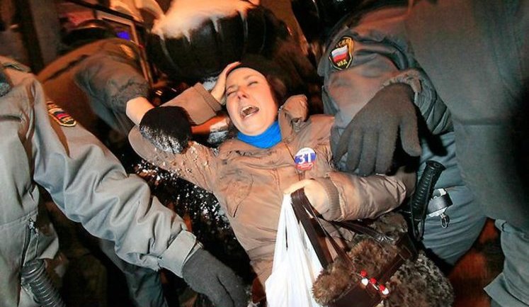Опять 31: в Москве жестко разогнали митинг "несогласных". ФОТОрепортаж