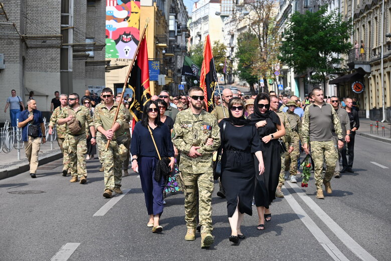 Із полковником, депутатом Київради від ЄС Сергієм Ільницьким (Сокіл), який загинув у бою проти рашистів у лавах піхоти 28 ОМБр, попрощалися в Києві 41