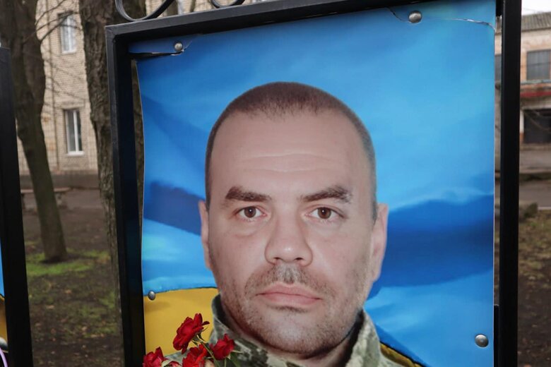 У Новоукраїнці зіпсували портрети загиблих бійців на Алеї пам’яті
