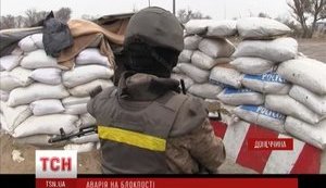 Автобус с пенсионерами врезался в бетонные блоки на блокпосту под Мариуполем: 10 человек попали в больницу. ВИДЕО