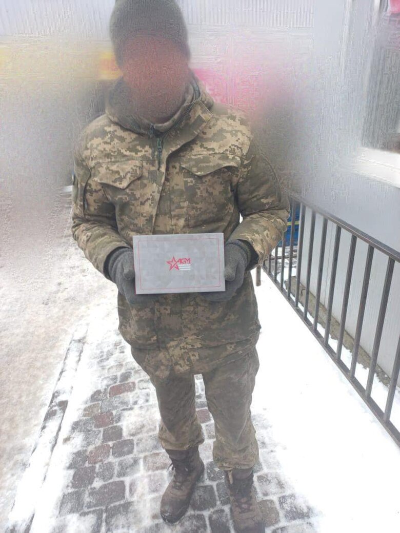 На фронті тривають кровопролитні бої. Дуже потрібно допомогти нашим захисникам. Посилки відправляємо майже кожного дня, - волонтерка Юсупова 07
