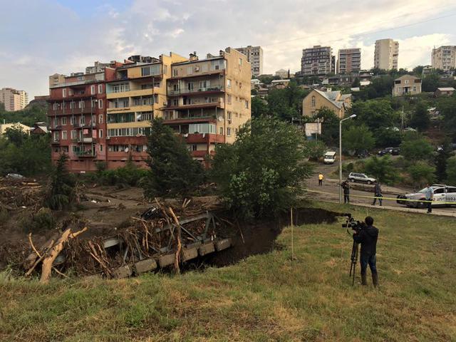 наводнение тбилиси ливень звери