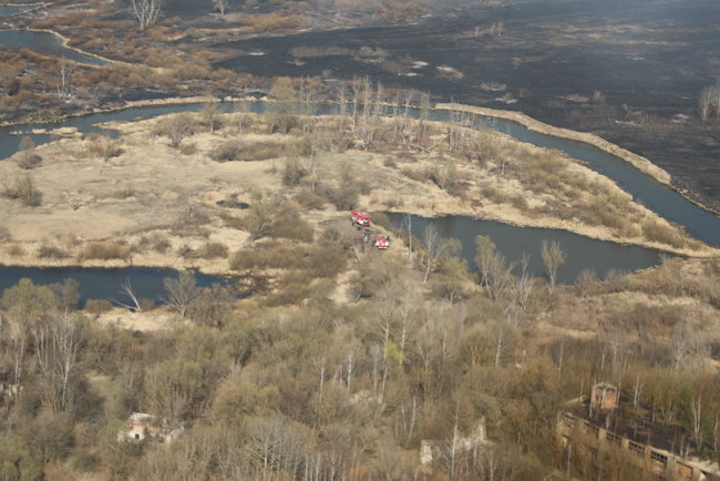 В Зоне отчуждения ЧАЭС и на Житомирщине продолжают тушить пожары 06 В Зоне отчуждения ЧАЭС и на Житомирщине продолжают тушить пожары 06