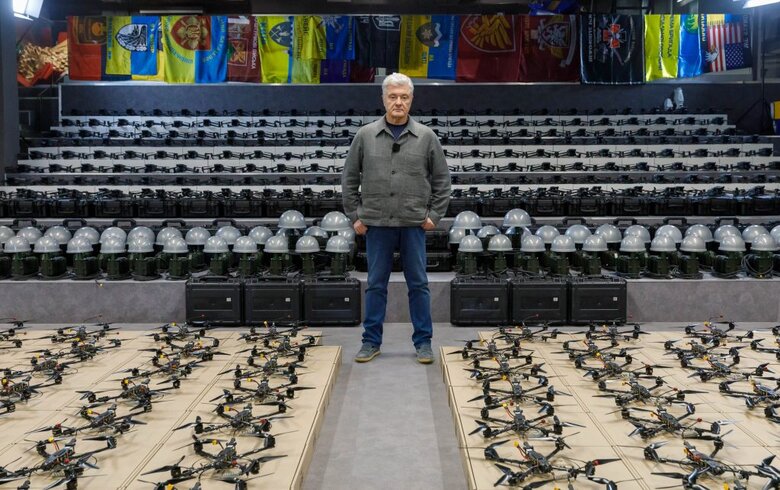 Порошенко купив для ЗСУ FPV-дрони, Мавіки та окопні РЕБи