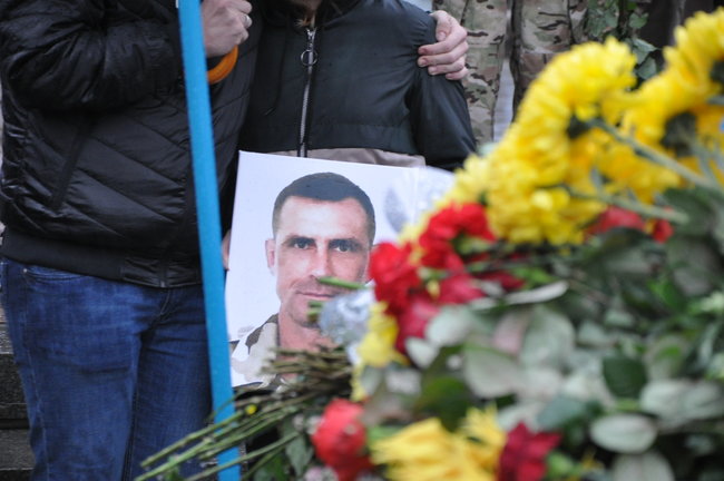 С совершившим самосожжение ветераном Микитенко попрощались на Майдане 05