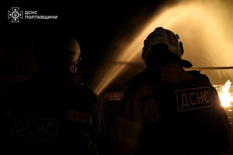 Рятувальники загасили пожежі після атаки РФ на підприємство в Полтавському районі