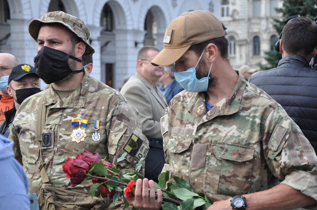 С погибшим Героем Украины Тарасом Матвиивым простились на Майдане Незалежности в Киеве 41