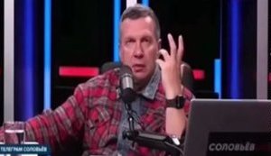 "У мене написано, що це біля вірменського військкомату проводжають людей, а це прапор Азербайджану. З головою дружите! Що ви творите ?!" - помилка в ефірі пропагандиста Соловйова. ВIДЕО