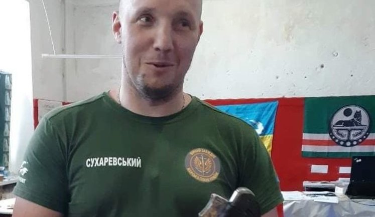 Комбату Вадиму Сухаревському на день народження зброяр Іван Савельєв подарував чотири кулеметні станки під кулемет 12,7 мм. ФОТО