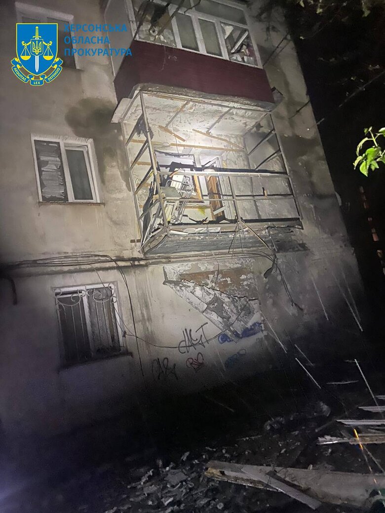 Наслідки ворожих обстрілів Херсону 01