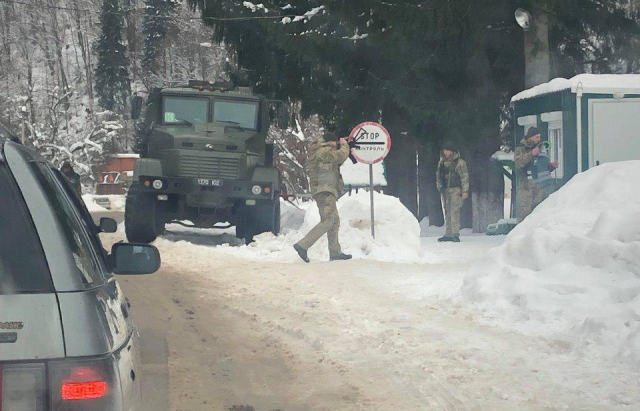 Прикордонники і військова прокуратура проводять спецоперацію проти контрабандистів Закарпаття - проходять масові обшуки 05